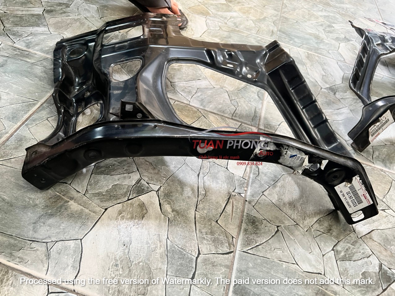 Xương đèn Pha Phải TOYOTA INNOVA Chính Hãng/53202-0K130
